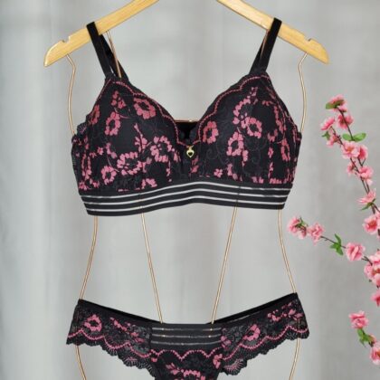 Lingerie Preta c/Rosa