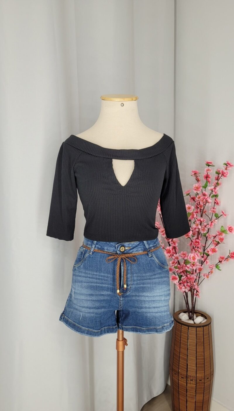 Look - Cropped Preto e Short Jeans