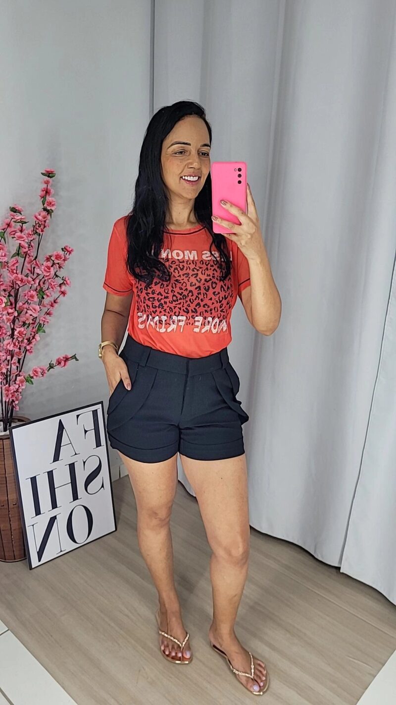 Look - T-shirt Vermelha e Short Preto