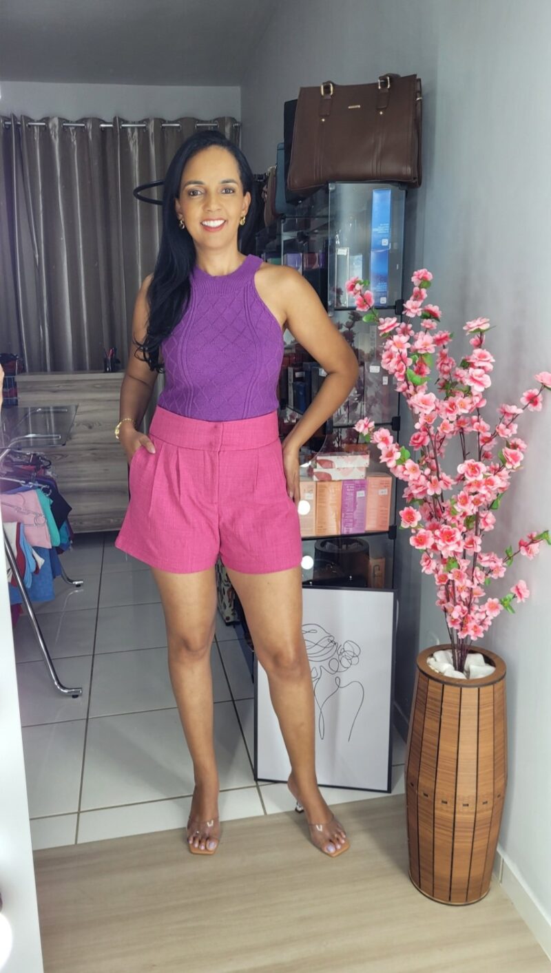 Look - Blusa Roxa e Short Rosa