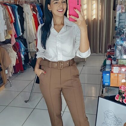 Look - Camisa Cinza e Calça c/Cinto
