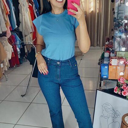 Look - T-shirt Muscle Tee e Calça Flare