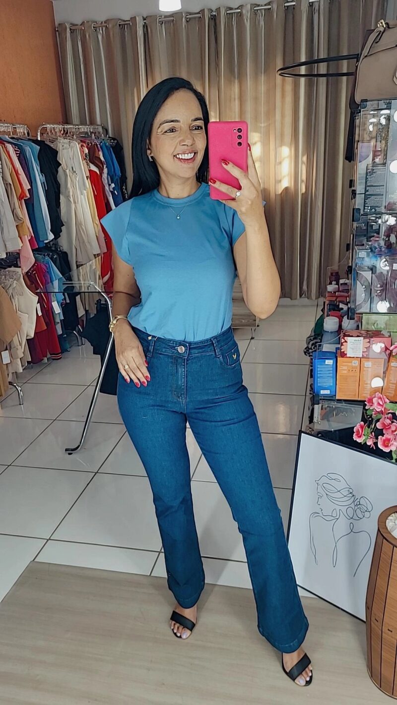 Look - T-shirt Muscle Tee e Calça Flare
