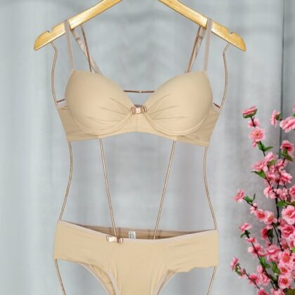 Lingerie Nude