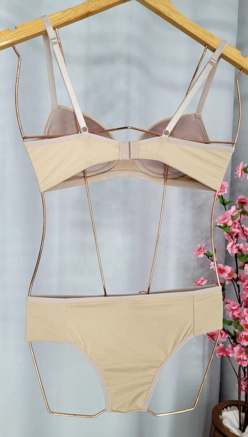 Lingerie Nude - Image 2