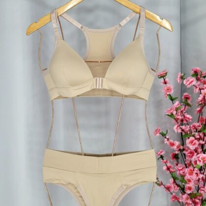 Lingerie Nude