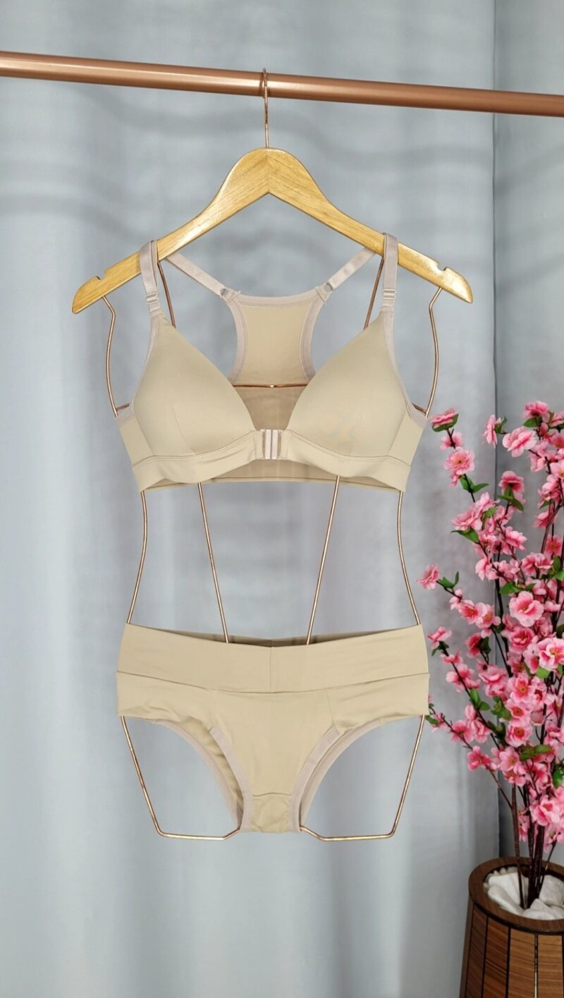 Lingerie Nude